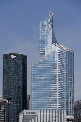 1. La "Défense" met en garde vis-à-vis d'un nouvel égarement collectif, avec la Tour First anciennement "Euler Hermès", l'erreur Hermès (par anagramme)...